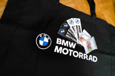 BMW Motorradのブースでいただいてきたエコバッグとステッカー