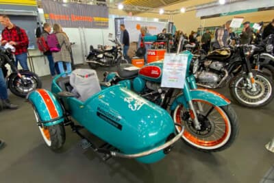 スポーティなバイクだけではなく、さまざまなモデルが展示販売されていました