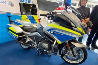 IMOTには警察のブースもあり、地元ミュンヘン警察のBMWのバイクも展示
