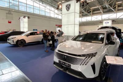 フランス車は最近のデザインが好評で、ドイツでも販売数を伸ばしているように感じます。価格もドイツ車より安いんです