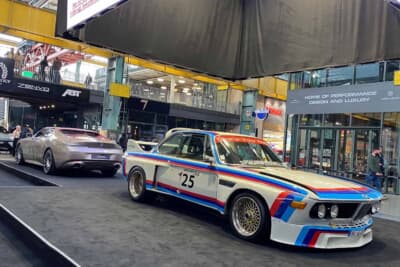 来場者を沸かせた新旧BMWの展示はMotorworldのメイン広場で