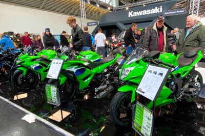 ライムグリーンのバイクといえばカワサキ！忍者も人気です