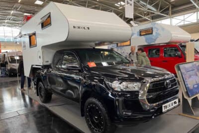 ピックアップトラックの荷台に載せるタイプも展示されていましたが、実際のヨーロッパの街中ではあまり見かけないスタイルです