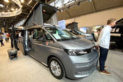 会場には、実に多彩なルーフテントがよりどりみどりで展示されていました。自分のクルマに合うものを探すだけでも楽しいですね