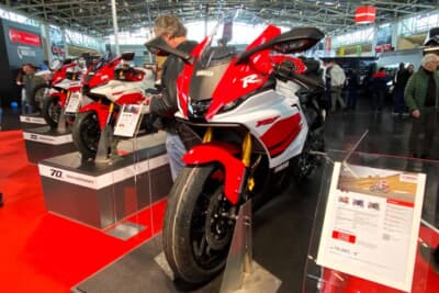 ヤマハ・ブースはとくに大きく、様々なモデルやグッズも展示されていました