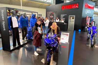 日本メーカーには若い女性ライダーたちが多かったのが目につきました。オンナ心をくすぐる何かがあるのでしょうね