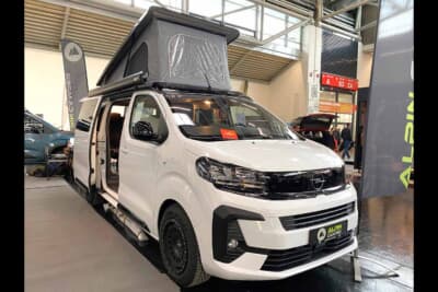 最近のキャンピングカーは、どちらかというとキャブコンタイプよりも、商業バンをベースにしたモデルが多いように感じます