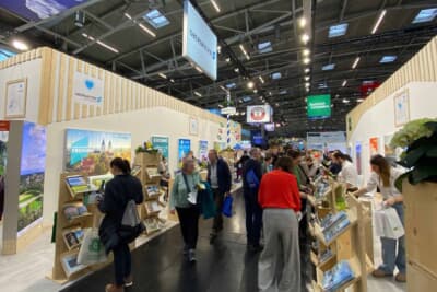 地元バイエルン州のブースは、カワイイ山小屋風のデザインになっていました。のんびりと座って少し飲食もできるようでした