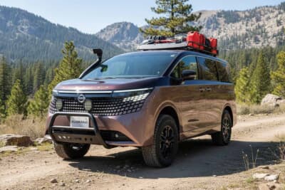 日産 エルグランド：こちらもリフトアップとバンパーガード等でタフなイメージに仕上げたアゲ系のCG。あえて純正のボディカラー（ブラウン系）を活かしており、日常使いとアウトドアを両立できそうなスタイルだ