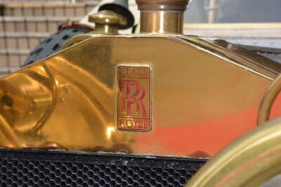 ロールス・ロイス シルバーゴースト：真鍮を多用した美しいフロント周りが、116年前の威厳を今に伝える