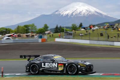 メルセデスAMG GT3 LEON：富士スピードウェイのストレートを駆け抜ける65号車の力強い走り