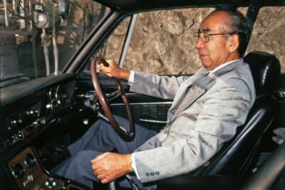 「運転席が70であれば、助手席が20、後部座席は10」。ドライバーへの投資を最重視した氏の哲学が伝わる