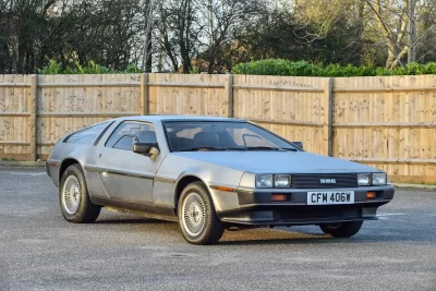 5万4000英ポンド(邦貨換算約1156万円)で落札されたデロリアン「DMC-12」(C)Iconicauctioneers