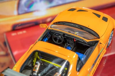 トヨタ スープラ(1/18スケール):エアコンのダイヤルやステアリングロゴまでも忠実に再現