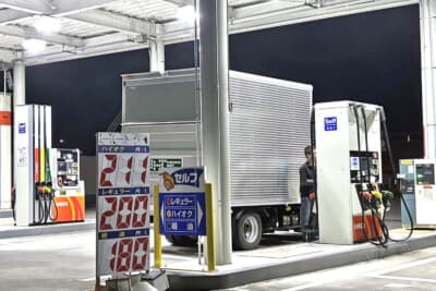 政府の物価高対策として、ガソリン1リットルあたり10円の補助金再開が見込まれている