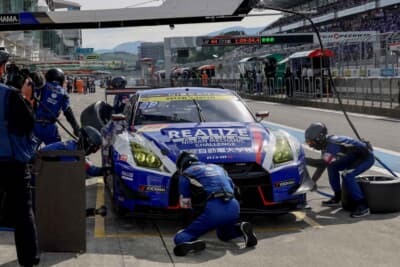 日産 GT-R リアライズ：迅速かつ正確なピットワークが、56号車の今季初優勝を強力にバックアップ