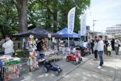 地元京成ドライビングスクールの2輪教習車が展示され、未来のライダーたちは大喜びだ
