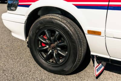 日産 ブルーバード SSS-R:当時モノのNISMO製8スポークホイールを装着。ブレーキキャリパーは赤く塗装されている