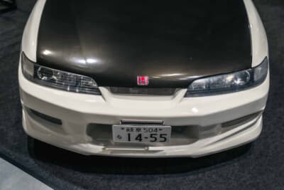ホンダ インテグラ タイプR(DC2):C WEST製フロントエアロとカーボン調ラッピングのボンネットを組み合わせたフロントフェイス