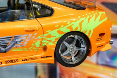 トヨタ スープラ(1/18スケール):足回りのブレーキキャリパーなど見えない部分も抜かりない
