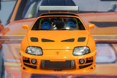 トヨタ スープラ(1/18スケール):実車の色合いを追求したこだわりのオレンジ塗装が美しい