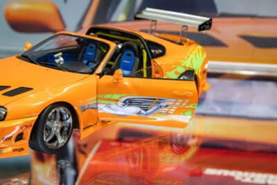 トヨタ スープラ(1/18スケール):ウインドウの開閉状態をパーツの差し替えで変更できる仕様