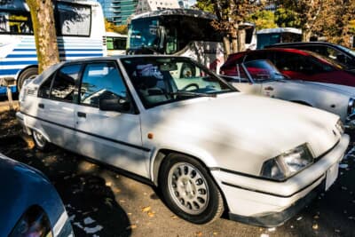 シトロエン BX GTi：全長4235mmのコンパクトなボディながら、ホイールベース2655mmのロングホイールベースにより余裕ある室内空間を実現している