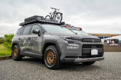トヨタ RAV4:助手席側のホイールはブロンズカラーのエクストリームJ XJ08を装着している。サイズは17×8J+25を選択し、SUVらしいタフでオフロード感のある足元に仕上げた