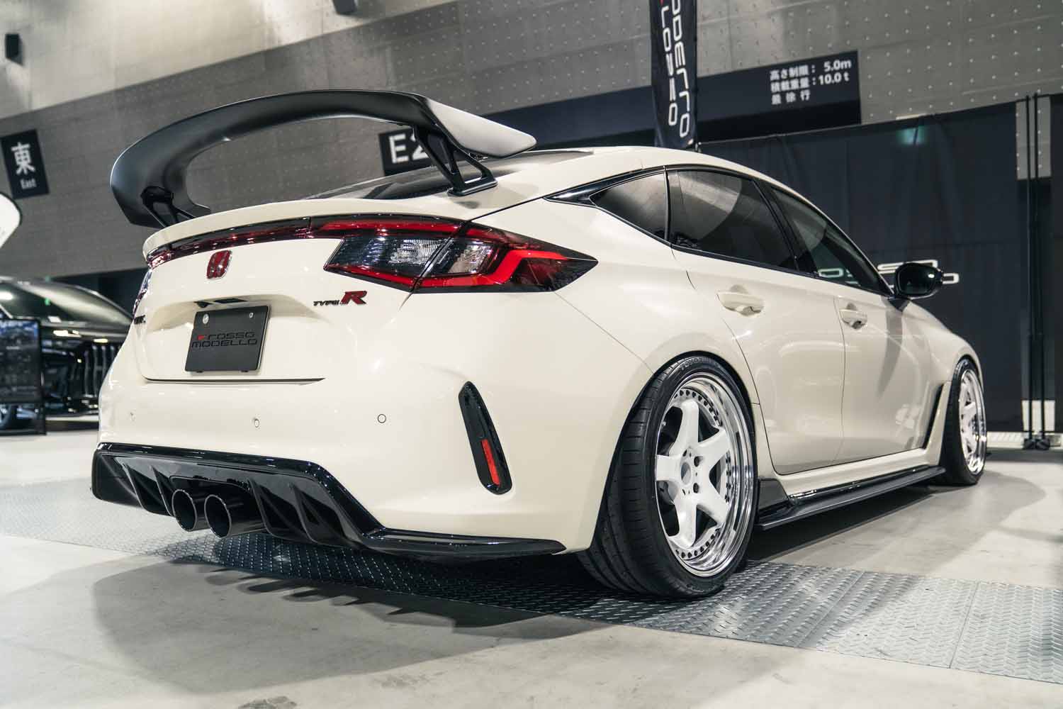 Rosso Modello's Honda FL5 Civic Type R: A Track-Stance Masterpiece with Dual Large-Diameter Exhausts!