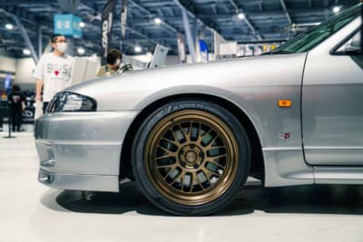 日産 GT-Rオーテックバージョン：18インチのボルクレーシング21Aを履かせる。タイヤはアドバンネオバA007。サイズは265／35R18だ