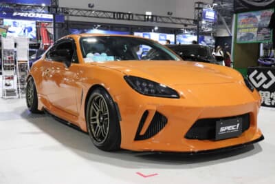 トヨタ GR86:シンプルながらも純正からの変化率は高いSPEC! のバンパー。GR86とは全く別物のクルマに見えるほど高い完成度を誇る