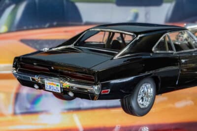 ダッジ チャージャー(1/18スケール):カリフォルニアのナンバープレートも忠実に再現している