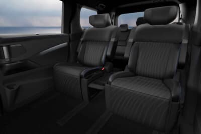 日産 エルグランド VIP：究極のプライベート空間を実現した、後席2人乗りの最上級仕様だ