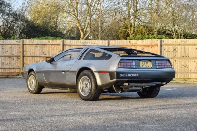 5万4000英ポンド(邦貨換算約1156万円)で落札されたデロリアン「DMC-12」(C)Iconicauctioneers