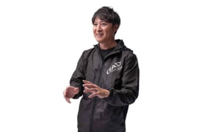 スズキ ジムニーノマド：コンセプトを語るギャルソン事業部の岸根圭志氏。純正のチープさを払拭した