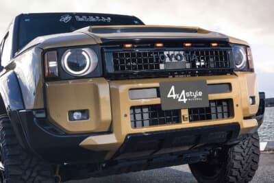 ダブルエイト トヨタ ランドクルーザー250:純正樹脂パーツを覆い隠すバンパーカバーで顔つき一新