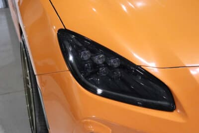 トヨタ GR86:アルファレックスのヘッドライトは6連プロジェクターライト。コレがGTカーぽくっていいのだとか。ダークレンズもポイント