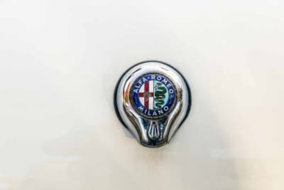 アルファ ロメオ ジュリエッタ スパイダー:トランクに装着されたエンブレムバッジ