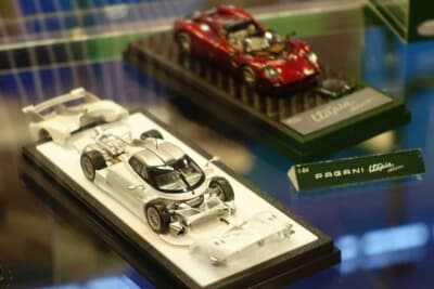 ガリバーのブースにあった1/64サイズのパガーニ ウアイラR。実車の迫力を完全再現