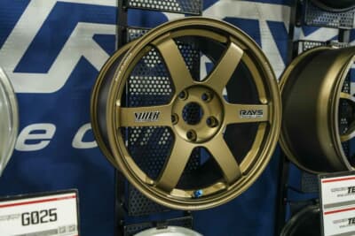 強度と剛性を求めてアップデートされたTE37サーガSプラスにも30周年記念モデルが