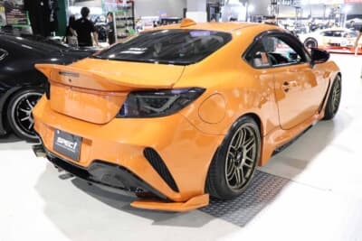 トヨタ GR86:リアからのスタイリング。完成度は高い。ボトムのフラップスポイラーがボリュームアップとしてしっかりと効いている