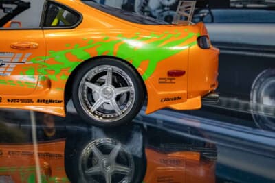 トヨタ スープラ(1/12スケール):オレンジパールのボディにメッキリムがベストマッチだ