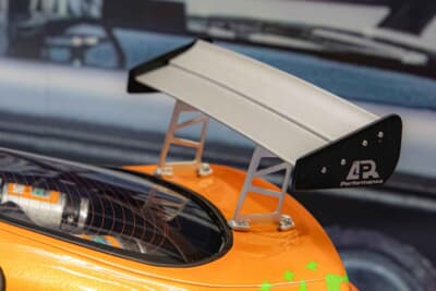 トヨタ スープラ(1/12スケール):APR社製の大型GTウイングが装着された大迫力の姿