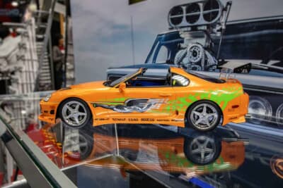 トヨタ スープラ(1/12スケール):サイドのグラフィックはトロイ・リーが手掛けたデザイン