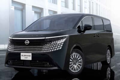 日産 エルグランド VIP：漆黒のボディが官公庁の送迎にも相応しい圧倒的な威厳を放っている