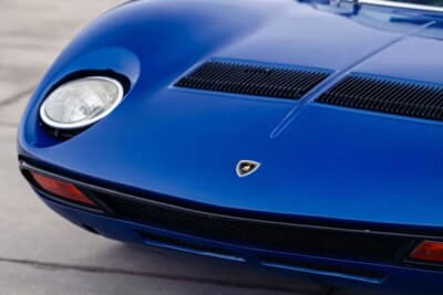 660万5000ドル（邦貨換算約10億4220万円）で落札されたランボルギーニ「P400ミウラSV」（C）Courtesy of Broad Arrow