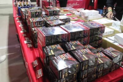 ヴァレンティ：特別価格で販売されるアウトレット品がこれら。展示品や在庫品を中心に、通常価格の7〜8割引きという破格のアイテムも登場した 