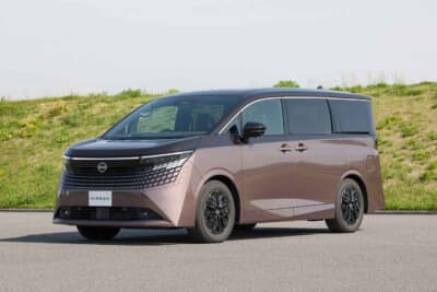 日産 エルグランド:重厚なボディを支える足回りはフラットライドな走りを実現