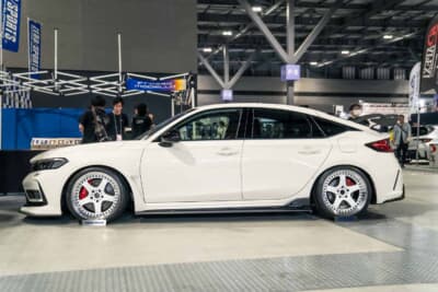 ホンダ シビックタイプR(FL5):D2 Japanの「D2 RACING SPORT」の車高調でセッティングされた低すぎない仕様。エアロパーツの視覚的効果で腰高感は感じられない