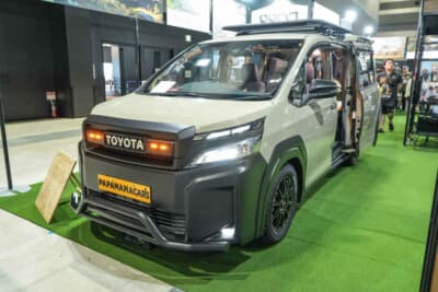 トヨタ ヴォクシー ダイナ：ワイルドなSUVテイストを演出できるダイナグリルを装着